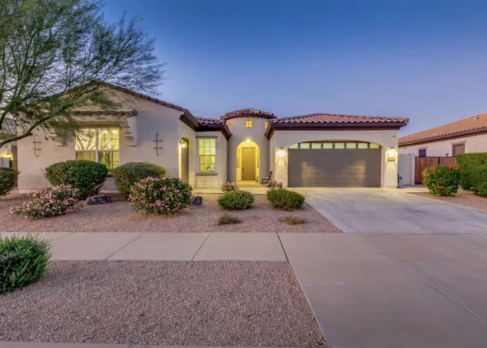 Luxury Oasis W Pool & Holiday home Queen Creek