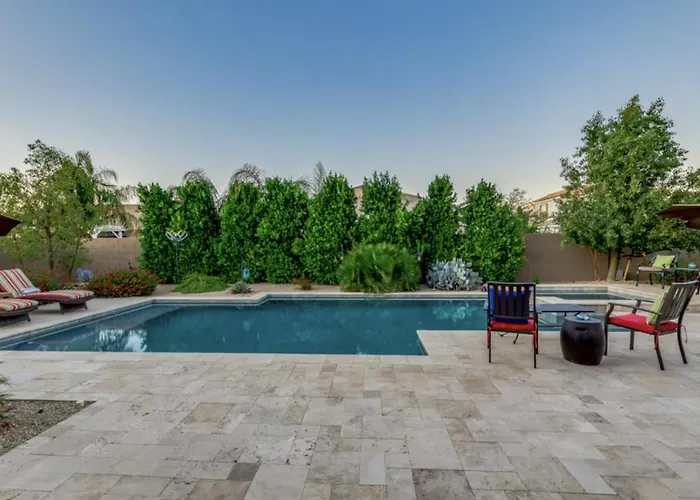 Luxury Oasis W Pool & Holiday home
