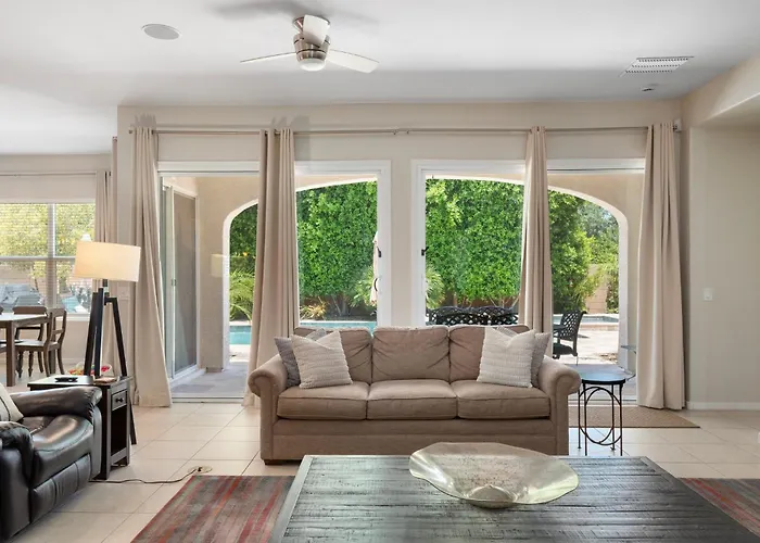 Luxury Oasis W Pool & Holiday home *